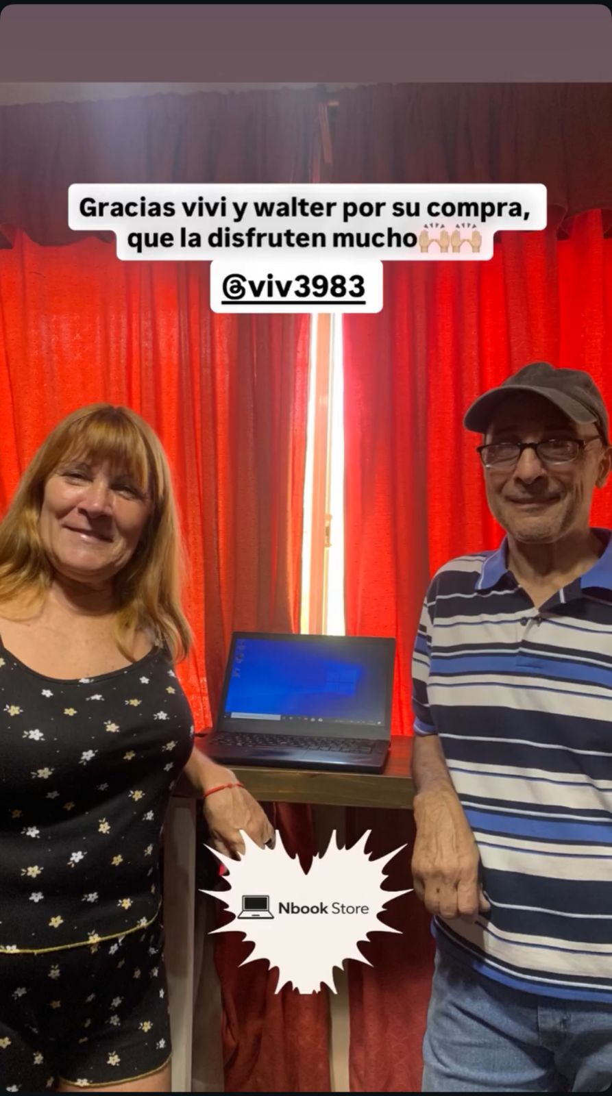 Cliente recibiendo notebook optimizada Nbook Store