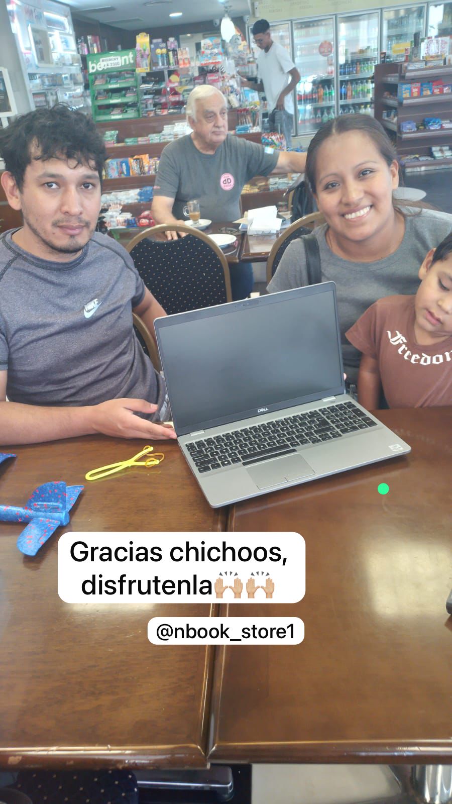 Entrega de notebook reacondicionada a cliente