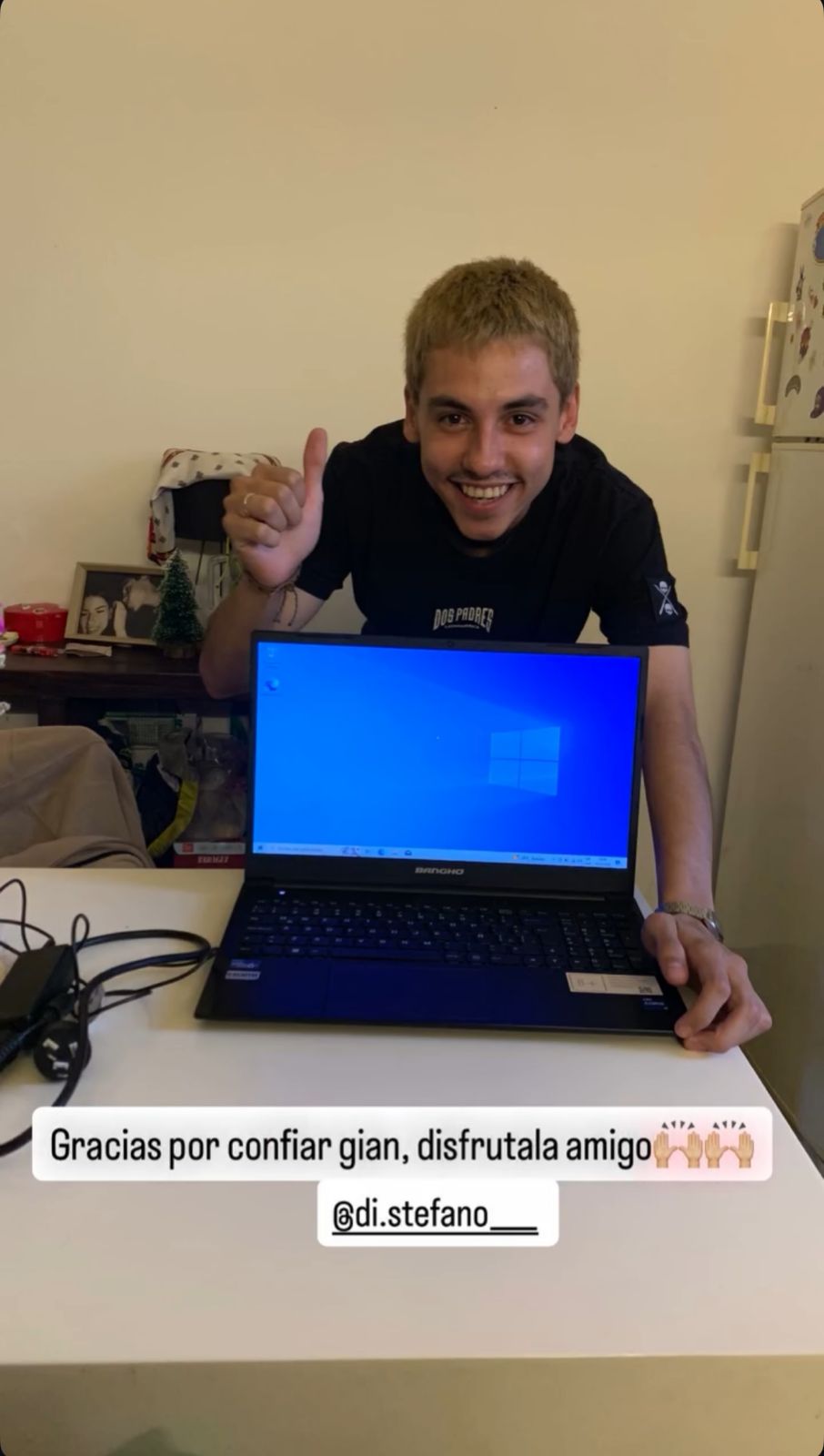 Cliente satisfecho con notebook Nbook Store